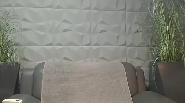 Antoniodiamond online show from March 5, 8:10 pm