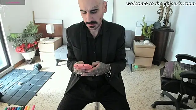 kaiser679  online show from April 15, 5:50 pm