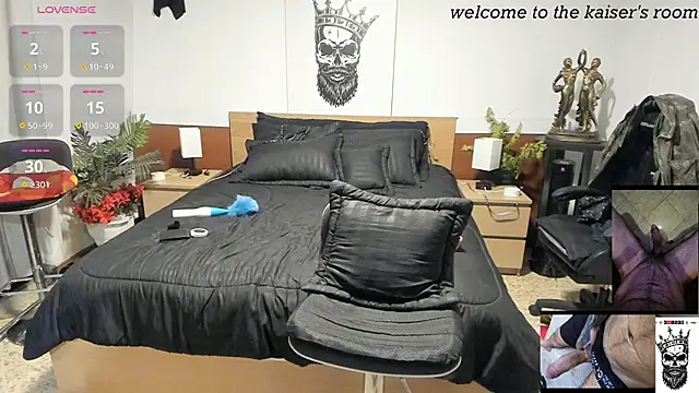 kaiser679  online show from December 13, 9:43 pm