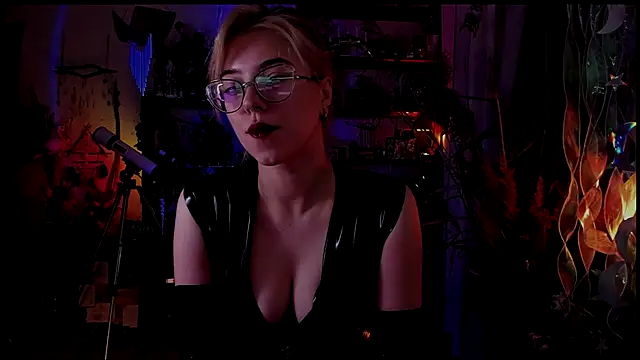 Snapshot of Scarlett_Wanner chatting on December 4, 8:23 pm Scarlett Wanner online show from December 4, 8:23 pm