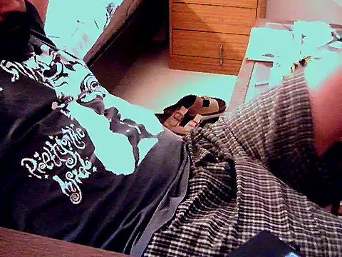 Snapshot of aksxi1 chatting on January 19, 5:44 am aksxi1 online show from January 19, 5:44 am