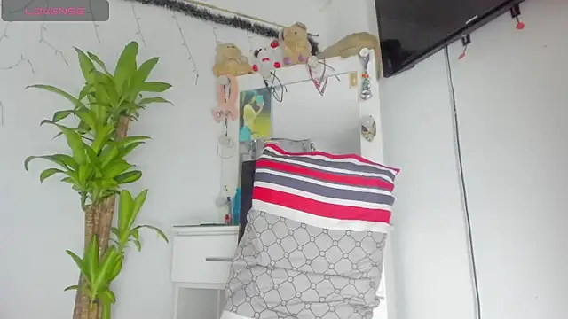 Snapshot of khalyn_jenner chatting on September 22, 10:27 pm khalyn jenner online show from September 22, 10:27 pm