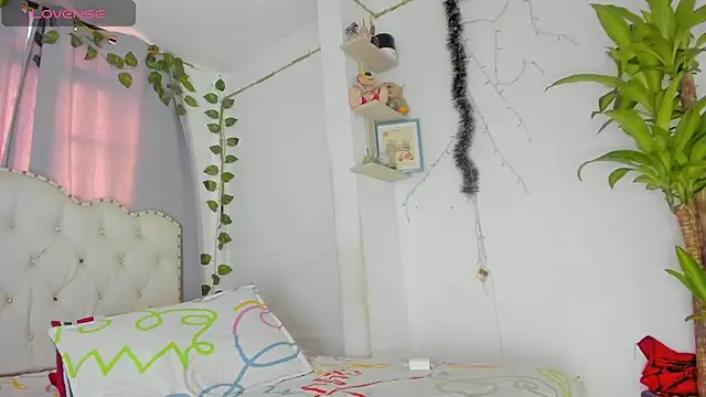 Snapshot of khalyn_jenner chatting on September 26, 7:54 pm khalyn jenner online show from September 26, 7:54 pm