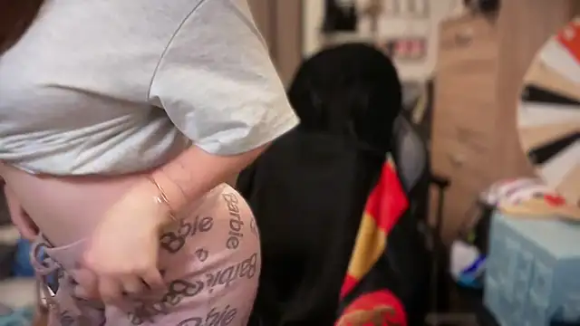 Snapshot of Amai_Live chatting on October 4, 6:37 am Amai Live online show from October 4, 6:37 am