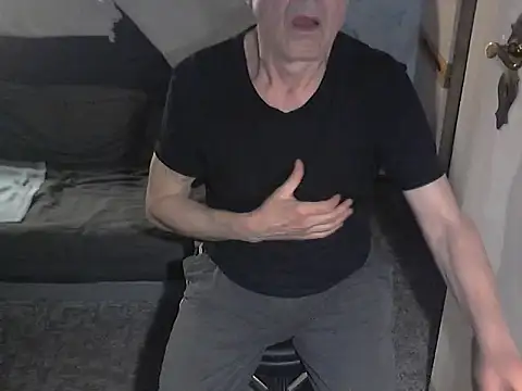 kiam471 online show from April 3, 8:48 pm