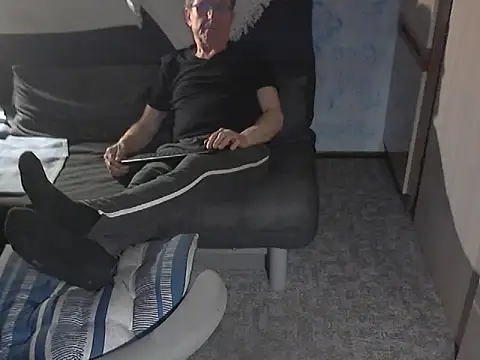 kiam471 online show from February 13, 11:49 pm