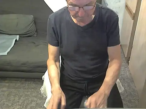 kiam471 online show from November 25, 9:59 pm