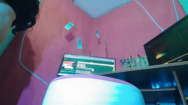 Snapshot of paulavletina21 chatting on February 6, 10:06 pm paulavletina21 online show from February 6, 10:06 pm