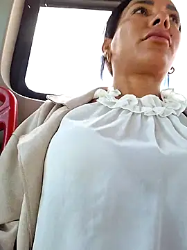 Doll Loren online show from October 24, 2:05 pm