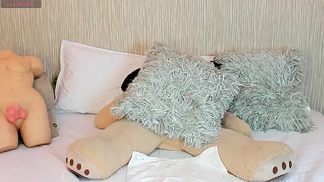 Snapshot of Doll_Loren chatting on October 16, 5:43 pm Doll Loren online show from October 16, 5:43 pm