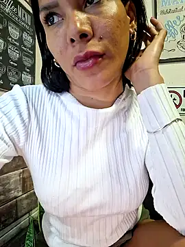 Snapshot of Doll_Loren chatting on October 1, 1:55 am Doll Loren online show from October 1, 1:55 am