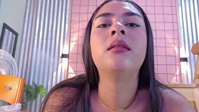 mensia hernandz online show from November 25, 1:22 pm