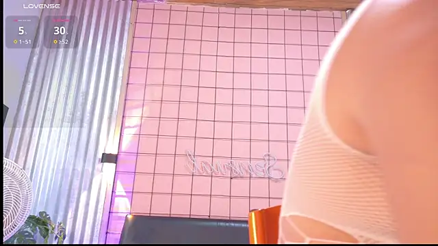 mensia hernandz online show from November 4, 1:26 pm