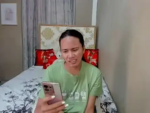 Snapshot of lady_kim_boner chatting on December 6, 7:37 am lady kim boner online show from December 6, 7:37 am