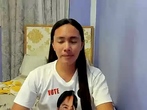 Snapshot of lady_kim_boner chatting on October 25, 2:44 am lady kim boner online show from October 25, 2:44 am