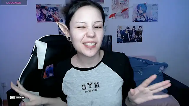 Snapshot of HugoMin chatting on December 25, 12:27 am HugoMin online show from December 25, 12:27 am