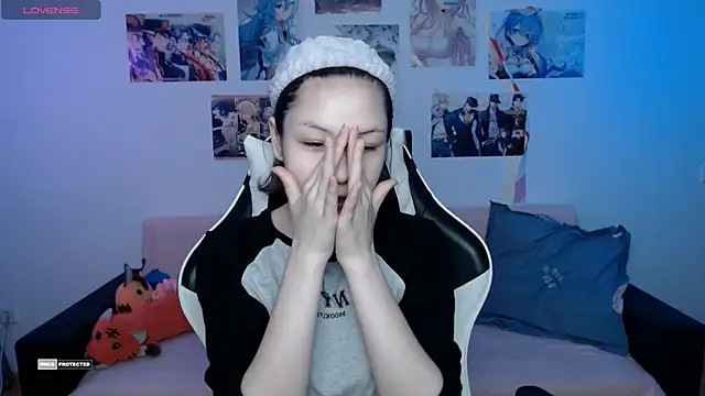 Snapshot of HugoMin chatting on December 23, 5:28 am HugoMin online show from December 23, 5:28 am