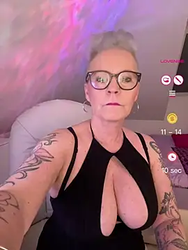 German Milf online show from May 6, 1:26 pm