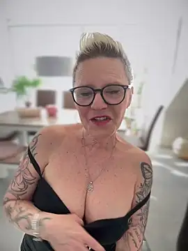 Snapshot of German_Milf chatting on February 19, 2:01 pm German Milf online show from February 19, 2:01 pm