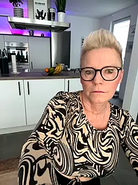 German Milf online show from November 10, 2:00 pm