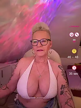 German Milf online show from May 25, 12:59 pm