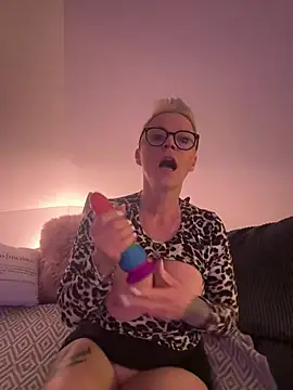 Snapshot of German_Milf chatting on March 10, 6:23 pm German Milf online show from March 10, 6:23 pm