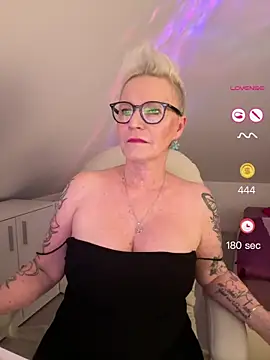 German Milf online show from May 28, 1:06 pm