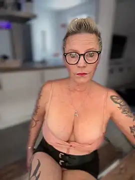 Snapshot of German_Milf chatting on October 18, 1:02 pm German Milf online show from October 18, 1:02 pm