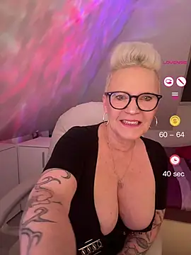German Milf online show from May 21, 1:19 pm