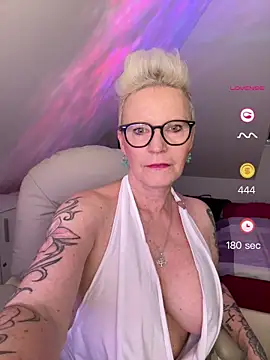 German Milf online show from May 30, 12:44 pm