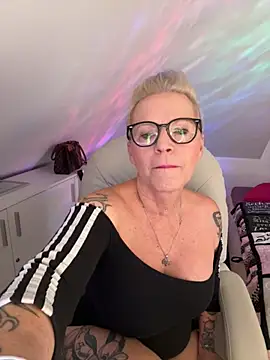 German Milf online show from November 3, 1:47 pm