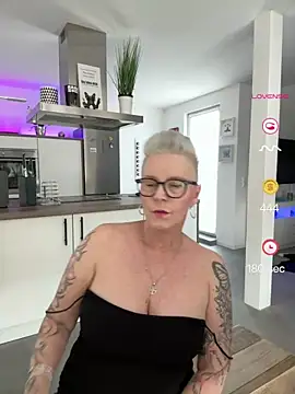 German Milf online show from May 9, 1:03 pm