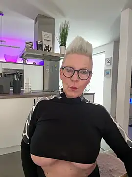 German Milf online show from May 14, 1:08 pm