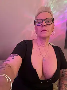 German Milf online show from March 17, 10:07 am
