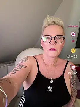 German Milf online show from May 26, 9:29 am