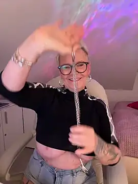 German Milf online show from April 14, 12:32 pm