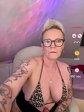 German Milf online show from May 5, 1:03 pm