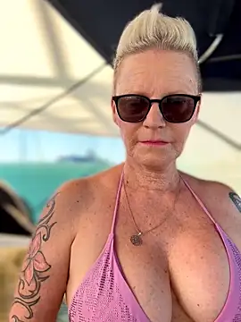 Snapshot of German_Milf chatting on June 20, 10:20 am German Milf online show from June 20, 10:20 am