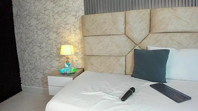 Snapshot of Cris__sweet chatting on September 27, 12:11 pm Cris sweet online show from September 27, 12:11 pm