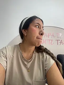 daniela henao online show from April 14, 2:55 pm
