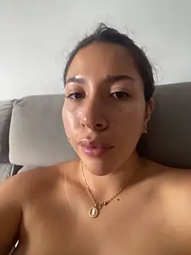 daniela henao online show from May 26, 9:46 pm