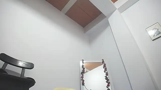 hornywife  online show from April 12, 10:29 am