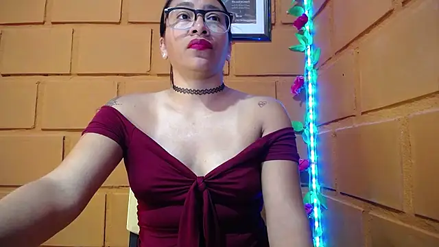 hornywife  online show from December 12, 3:32 am