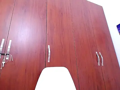 hornywife  online show from October 6, 6:30 pm