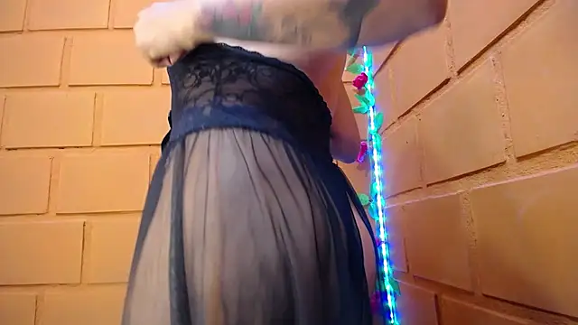 hornywife  online show from December 24, 11:55 pm