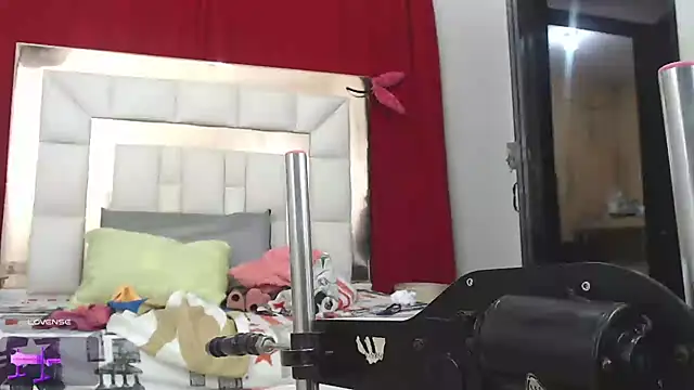 candyrojas online show from February 19, 8:22 am