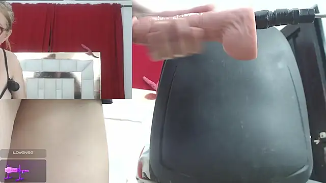 candyrojas online show from April 10, 8:10 am