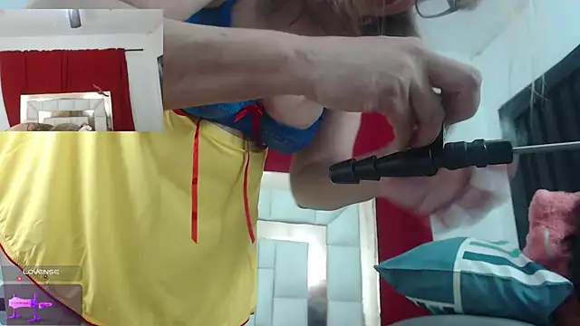 candyrojas online show from April 14, 8:41 am