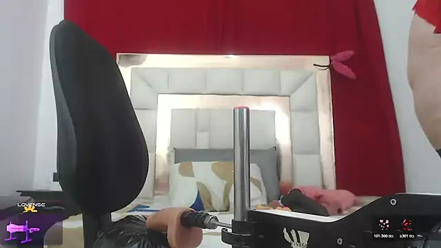 candyrojas online show from February 18, 8:00 am