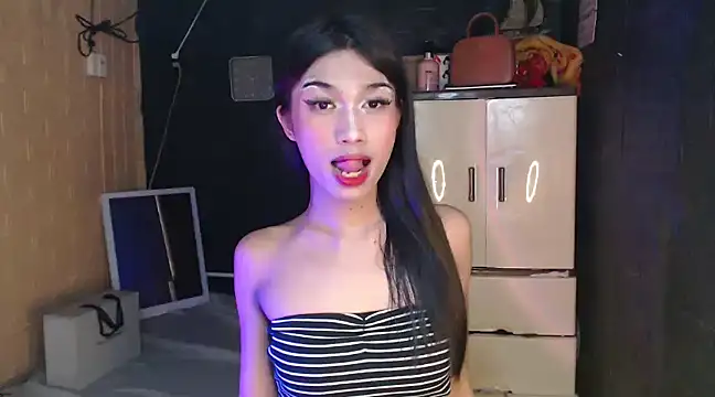 Snapshot of ToKeNa chatting on February 7, 4:24 pm ToKeNa online show from February 7, 4:24 pm